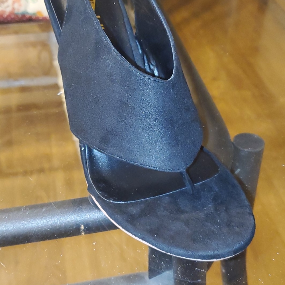 High Heel Sandals - Picture 2 of 3
